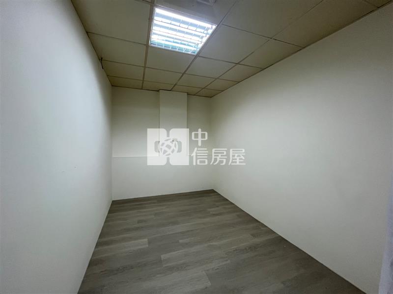 門前方便停雙車~室內30坪~內壢環中商圈2+2房房屋室內格局與周邊環境