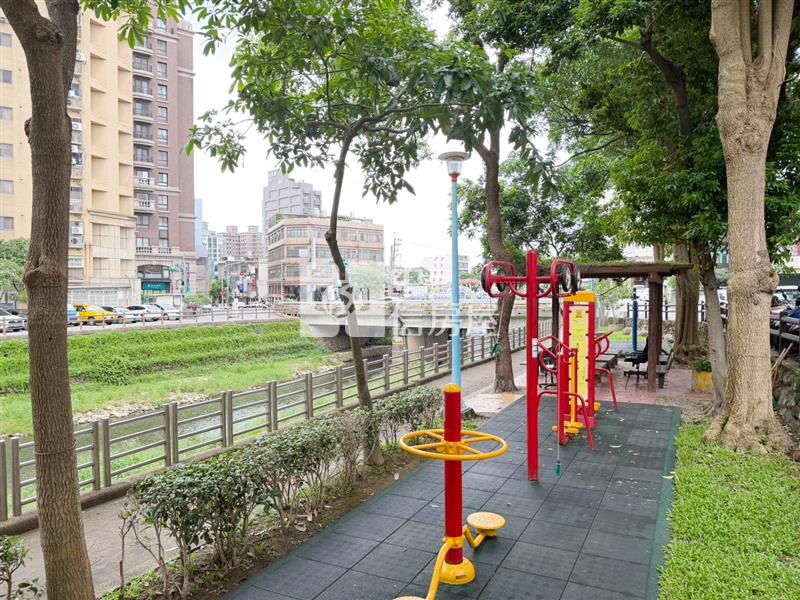 中壢後站.體育園區雙面臨路稀有建地房屋室內格局與周邊環境