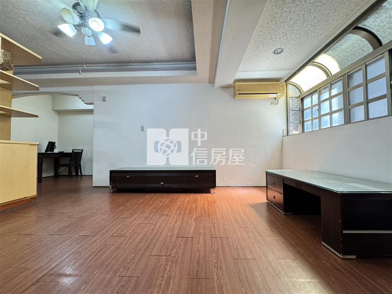 五期東興商圈 寧靜2+1房平車房屋室內格局與周邊環境