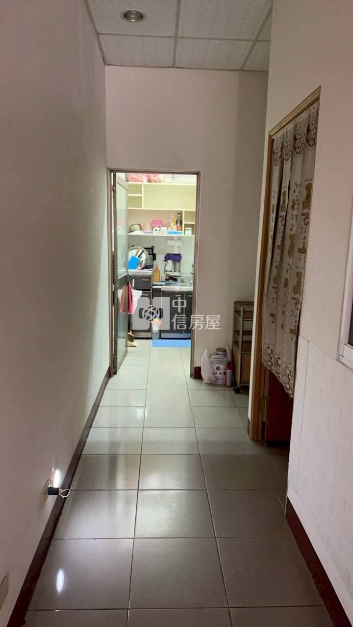 新市市中心大面寬超值樓店房屋室內格局與周邊環境