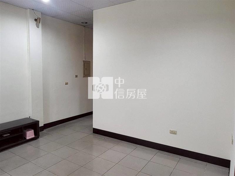 新市市中心大面寬超值樓店房屋室內格局與周邊環境