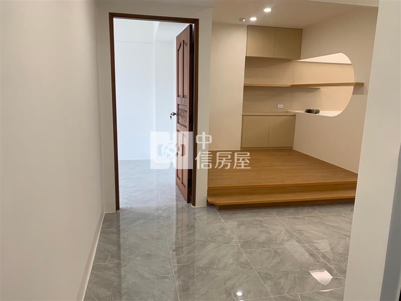 僑平國小美四房房屋室內格局與周邊環境