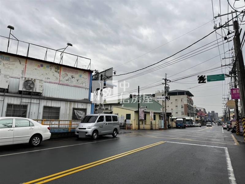 霧峰四德路大面寬雙合法農地廠房房屋室內格局與周邊環境