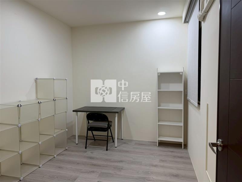 中悅桂冠大三房車房屋室內格局與周邊環境