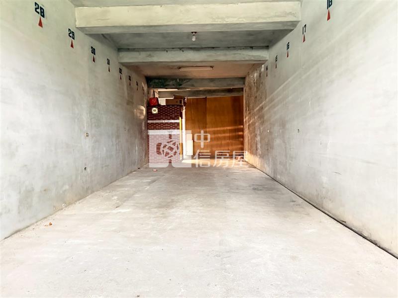 市中心精華地段大地坪店面房屋室內格局與周邊環境