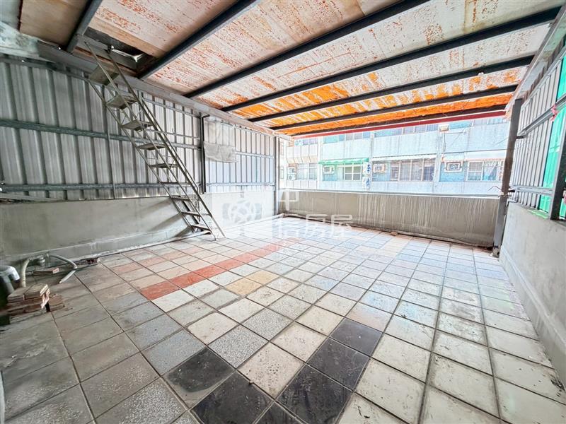 市中心精華地段大地坪店面房屋室內格局與周邊環境