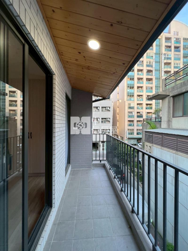 科博館精裝邊間透天房屋室內格局與周邊環境