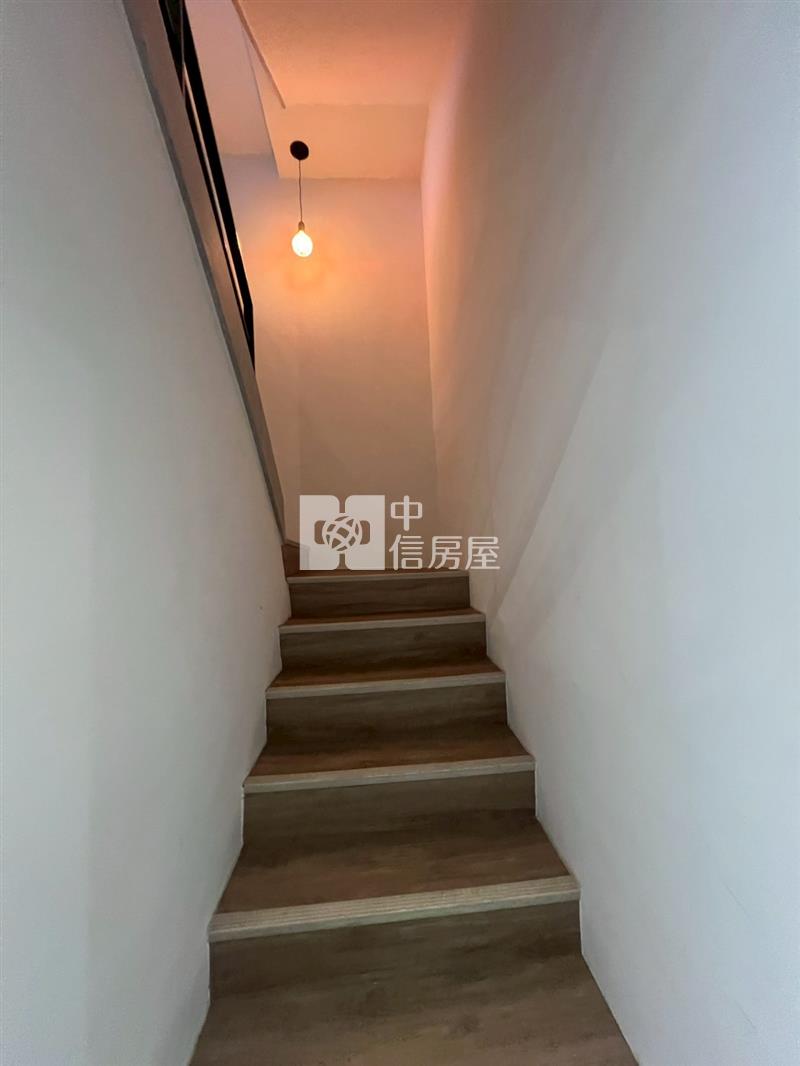 科博館精裝邊間透天房屋室內格局與周邊環境