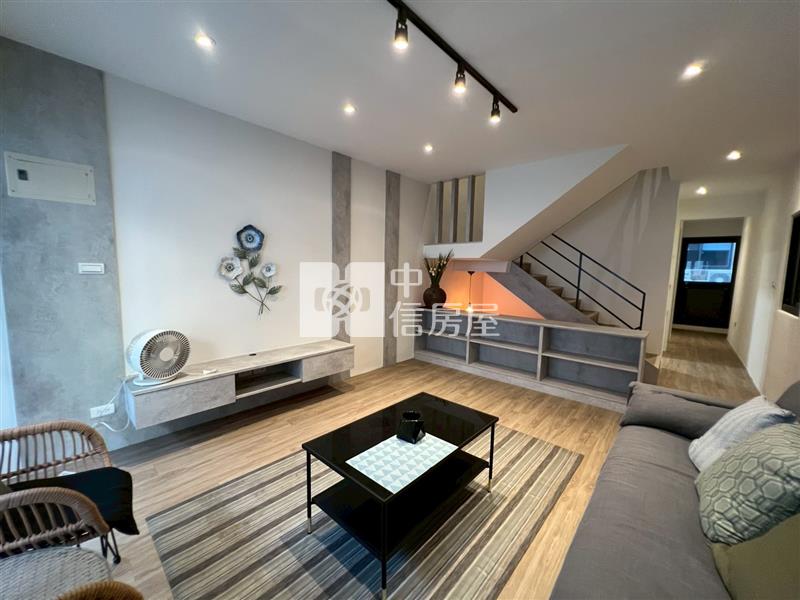 科博館精裝邊間透天房屋室內格局與周邊環境