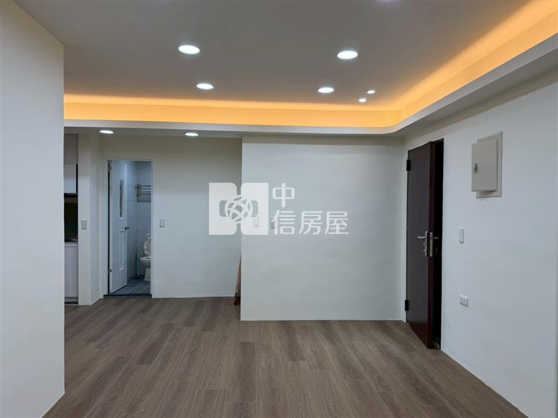 ▲東信路裝潢露台戶美屋房屋室內格局與周邊環境