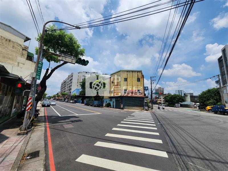 桃鶯路金雞母邊間透天房屋室內格局與周邊環境