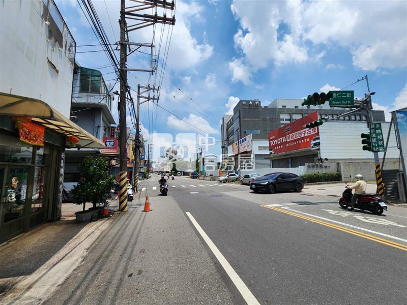 桃鶯路金雞母邊間透天房屋室內格局與周邊環境