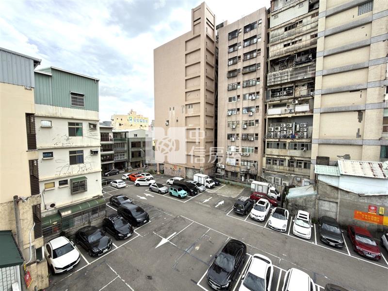 五權路商用金透店房屋室內格局與周邊環境