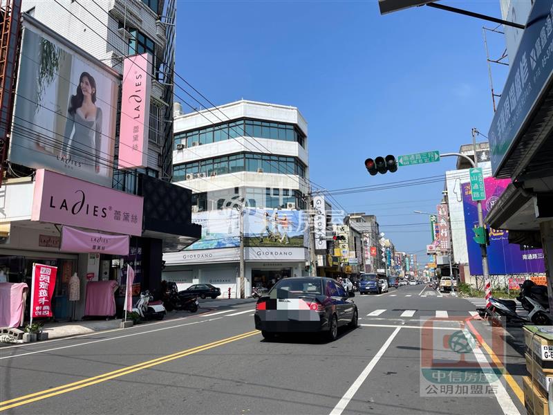 朴子商業區4店面建地房屋室內格局與周邊環境