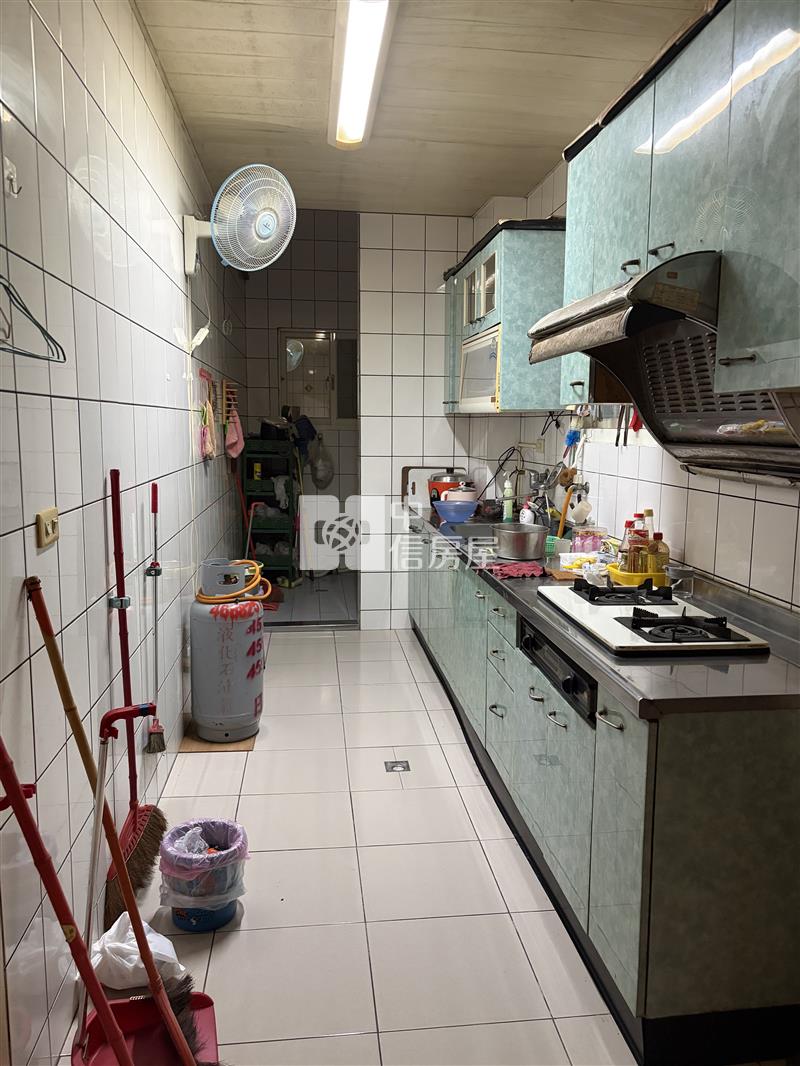 中壢後站稀有雙面路雙車庫大透天房屋室內格局與周邊環境