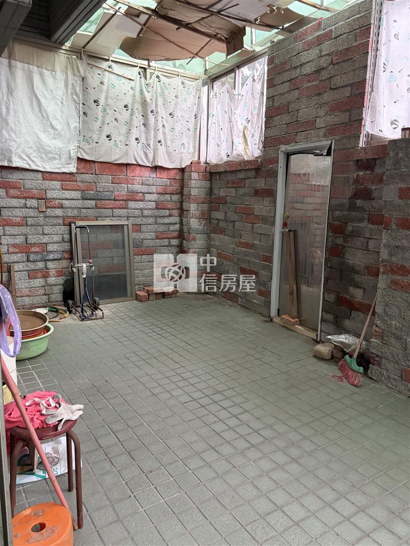 中壢後站稀有雙面路雙車庫大透天房屋室內格局與周邊環境