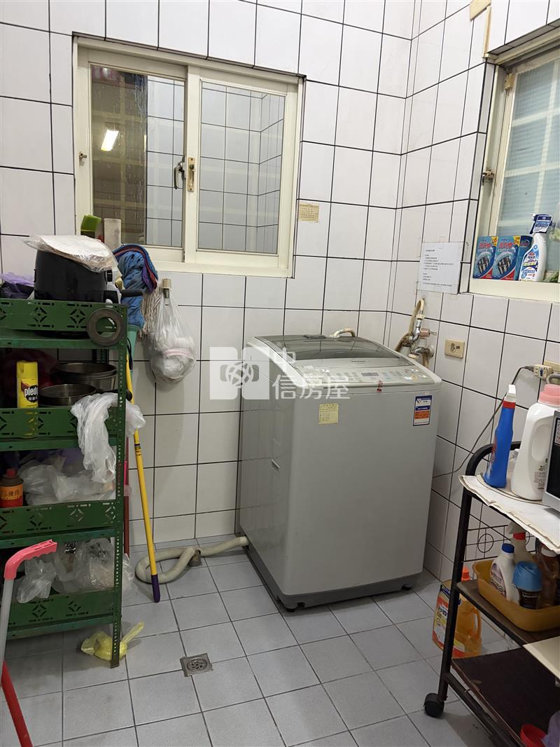 中壢後站稀有雙面路雙車庫大透天房屋室內格局與周邊環境