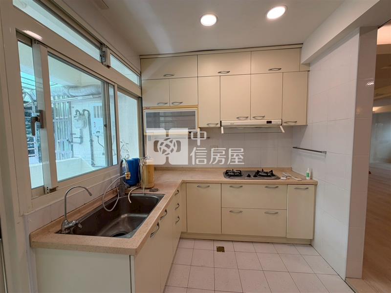 ▲大慶大城雙戶打通尊榮四房房屋室內格局與周邊環境