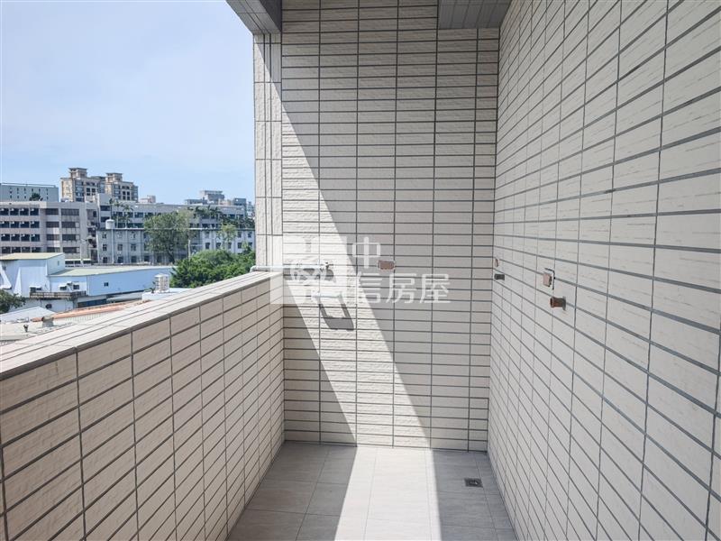 南清大育賢國中全新三房平面車位房屋室內格局與周邊環境