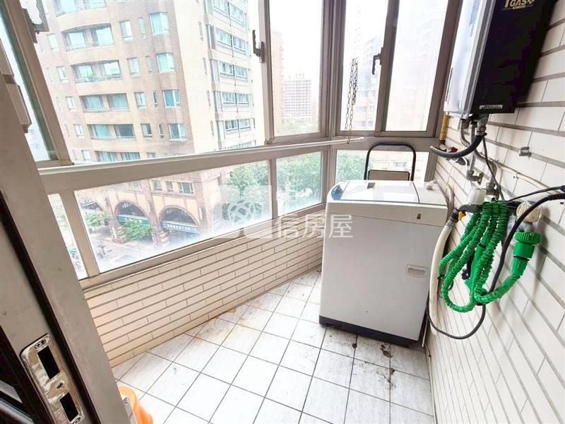 當代藝術三房車房屋室內格局與周邊環境