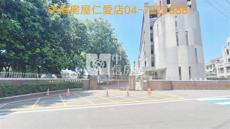 中華西路車庫透天房屋室內格局與周邊環境