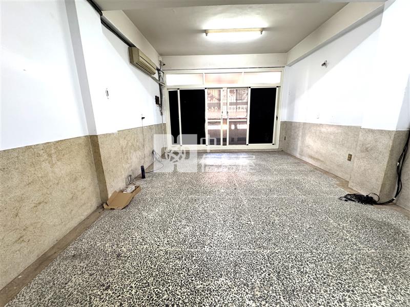 正北屯路雙面臨路黃金透店房屋室內格局與周邊環境