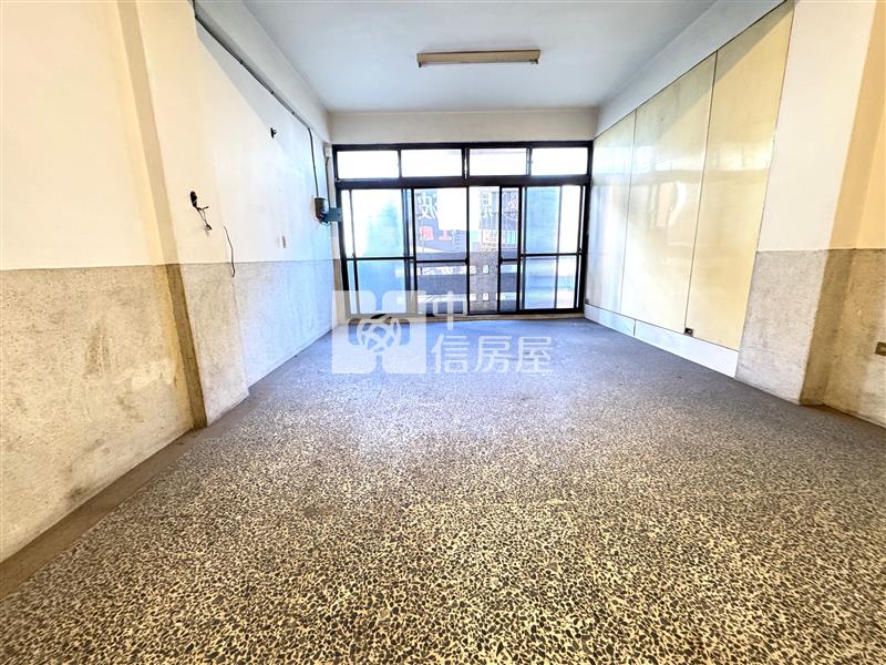 正北屯路雙面臨路黃金透店房屋室內格局與周邊環境