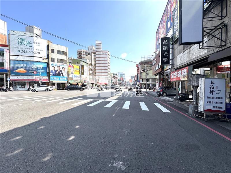 正北屯路雙面臨路黃金透店房屋室內格局與周邊環境
