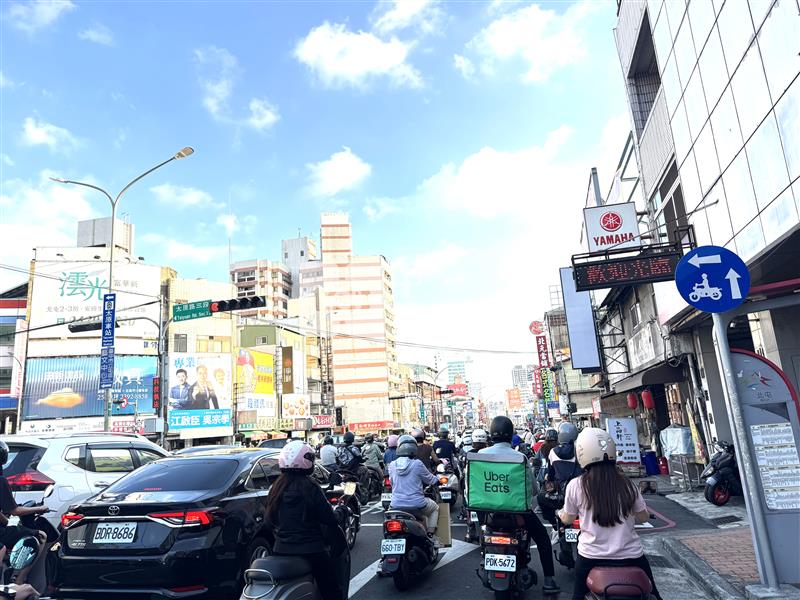 正北屯路雙面臨路黃金透店