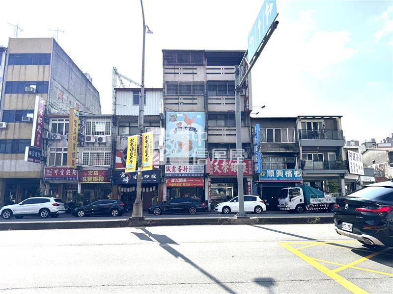 正北屯路雙面臨路黃金透店房屋室內格局與周邊環境