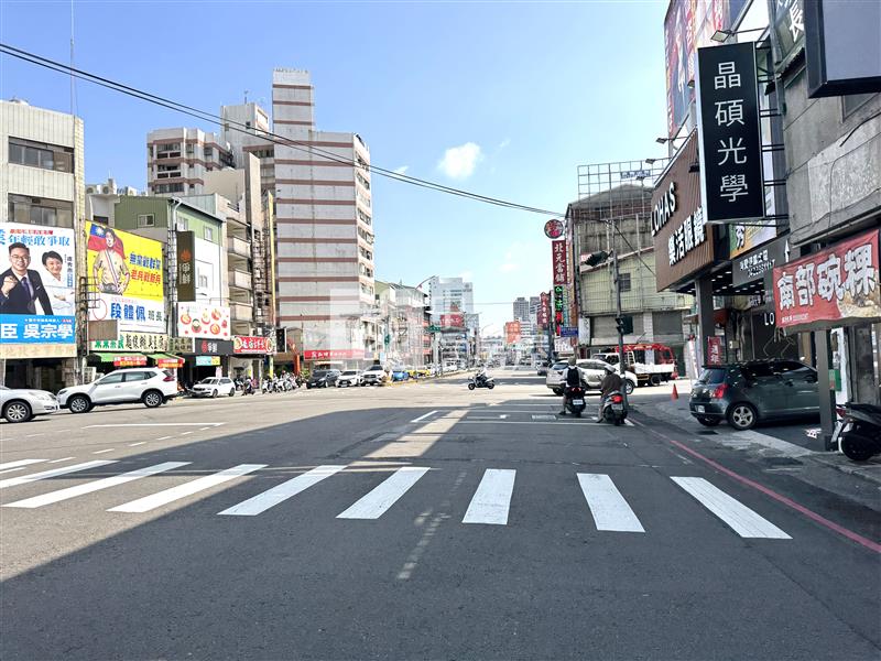 正北屯路雙面臨路黃金透店房屋室內格局與周邊環境
