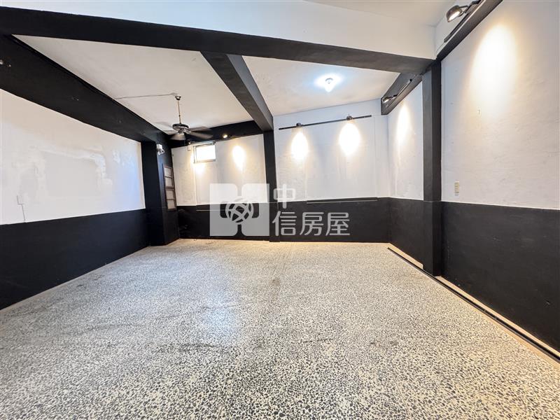 正北屯路雙面臨路黃金透店房屋室內格局與周邊環境