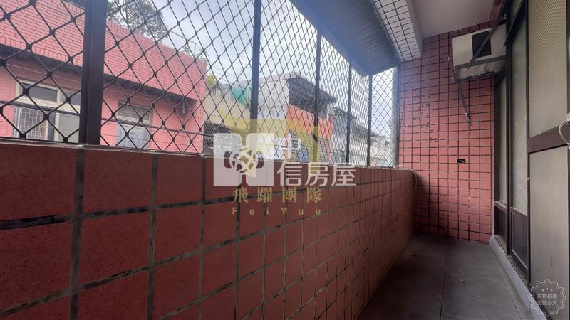 中壢體育園區旁｜大地坪前院停車透天｜使用空間約80坪房屋室內格局與周邊環境
