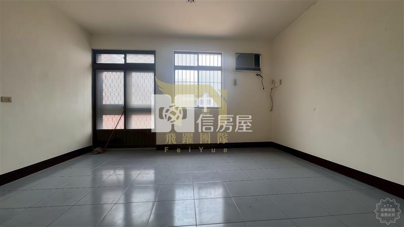 中壢體育園區旁｜大地坪前院停車透天｜使用空間約80坪房屋室內格局與周邊環境