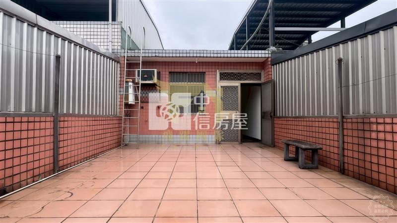中壢體育園區旁｜大地坪前院停車透天｜使用空間約80坪房屋室內格局與周邊環境