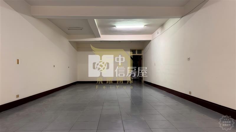 中壢體育園區旁｜大地坪前院停車透天｜使用空間約80坪房屋室內格局與周邊環境