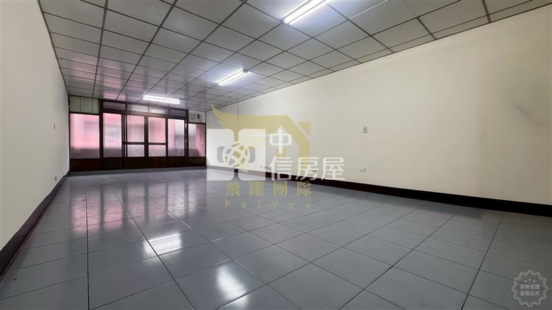 中壢體育園區旁｜大地坪前院停車透天｜使用空間約80坪房屋室內格局與周邊環境