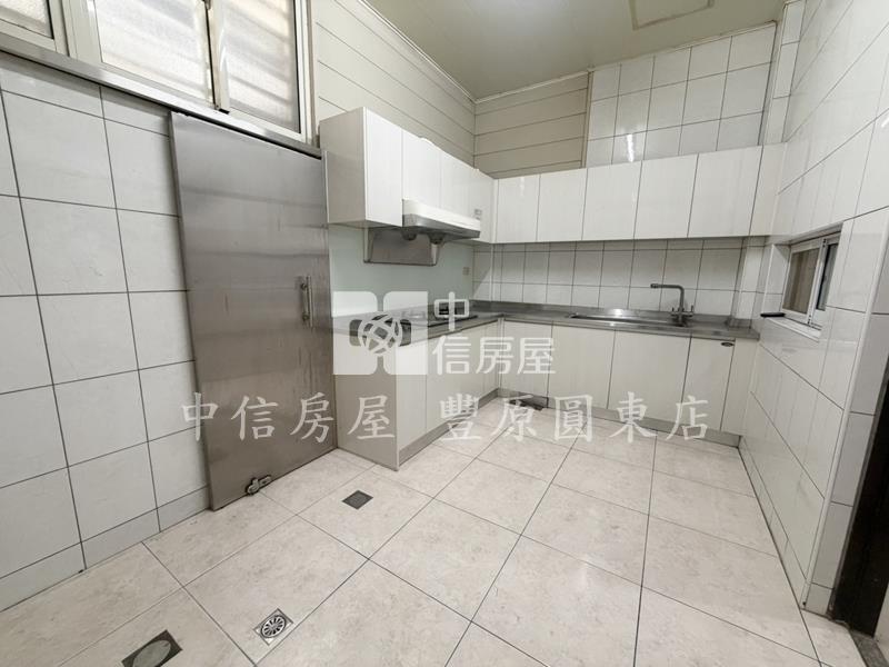 臨大明中學3樓透店房屋室內格局與周邊環境