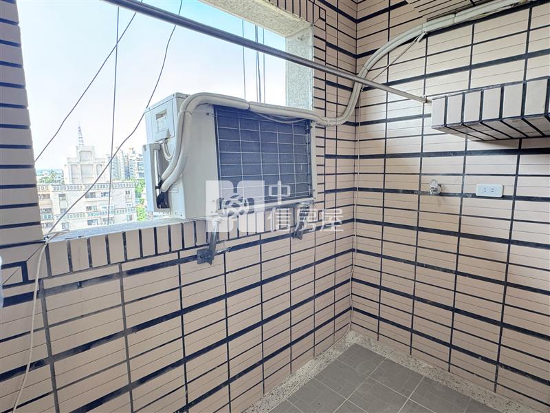蘭潭DC美三房房屋室內格局與周邊環境