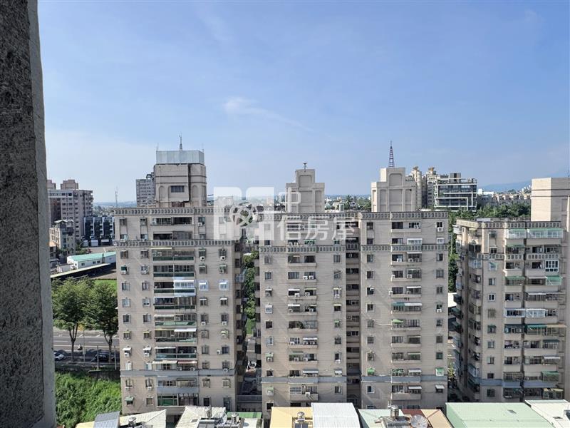 蘭潭DC美三房房屋室內格局與周邊環境