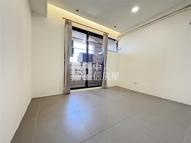 蘭潭DC美三房房屋室內格局與周邊環境