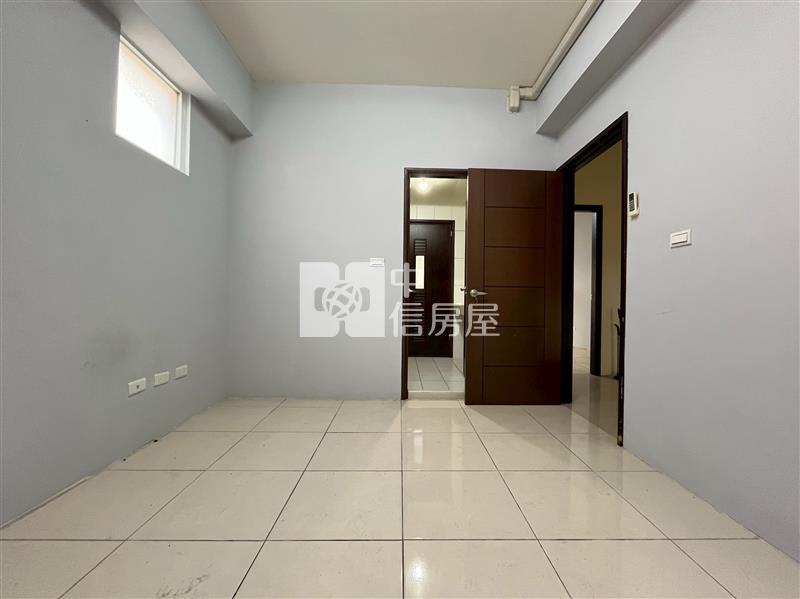 住店合一寶運一境四房臨路透天房屋室內格局與周邊環境