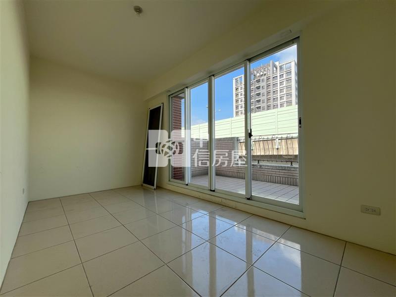 住店合一寶運一境四房臨路透天房屋室內格局與周邊環境