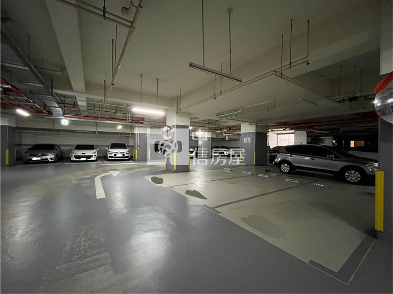 九月采掬朝南視野三房B1平車房屋室內格局與周邊環境