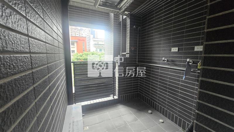 高鐵站前兩房+車位房屋室內格局與周邊環境