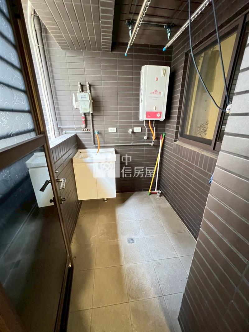 青埔A19環球購物中心~簡約二房附車位房屋室內格局與周邊環境