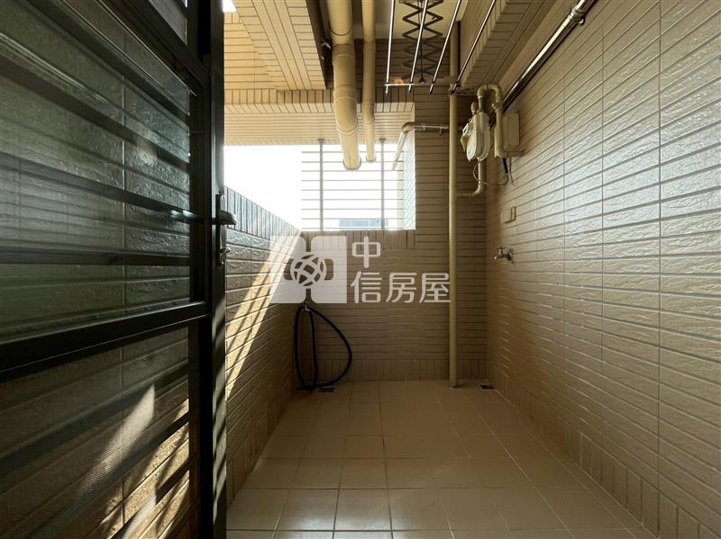六月微風高樓層朝南三房平車房屋室內格局與周邊環境
