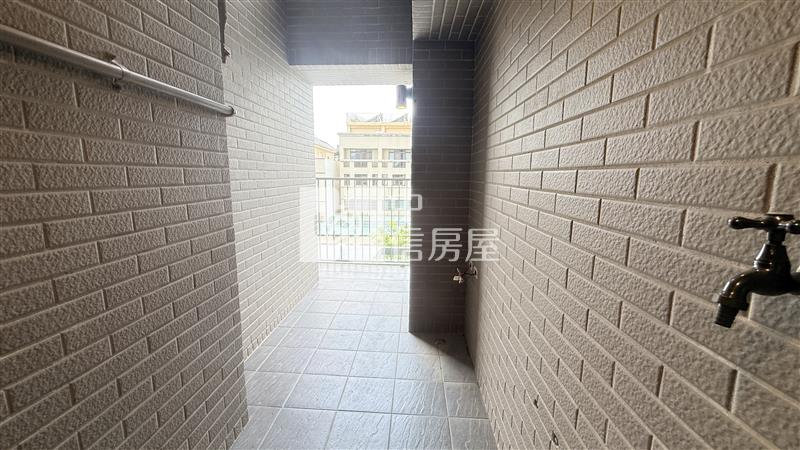 漢神洲際國泰美禾朝南三房雙平車房屋室內格局與周邊環境