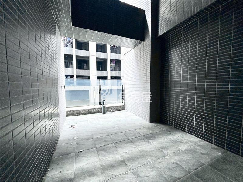 新橫濱星野區全新未住露台兩房房屋室內格局與周邊環境