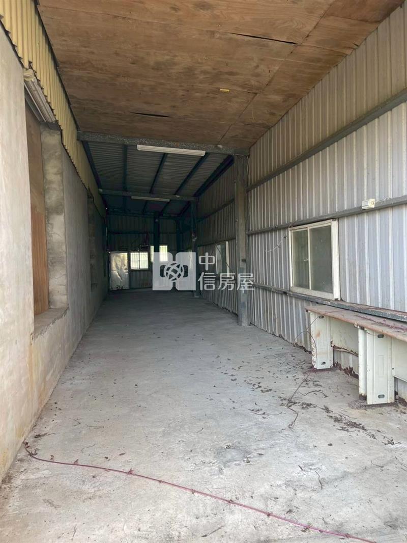 新坡草漯雙面臨路買地送鐵皮屋房屋室內格局與周邊環境